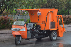 Fabrika satış kendinden yükleme yem mikseri keçi ve inek tarım ekipmanları sığır süt çiftliği için kendinden tahrikli silaj mikser - Product Image 4