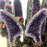 Pierre naturelle d'Uruguay : Grande grappe de cristaux de quartz, géode papillon en améthyste, avec ange sculpté, pour décoration Feng Shui, technique brute, à vendre