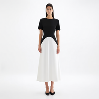 Nouvelle Robe Longue Femme Chic d'Été à Col Rond et Manches Courtes, Coupe Trapèze, Bicolore Noir et Blanc, Style Minimaliste Personnalisé pour le Bureau