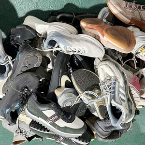 P01 Saldi di Liquidazione di Fabbrica: Scarpe Usate Miste da Uomo e Donna, Comode, in Lotto per la Rivendita nel Mercato Africano - Product Image 6