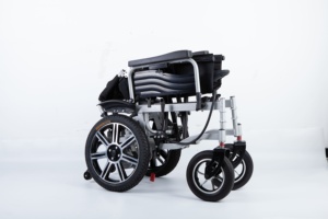 <span class=keywords><strong>Fauteuil</strong></span> roulant électrique pliable, chaise de mobilité portable pour personnes âgées avec télécommande, moteur puissant et transport facile - Product Image 2