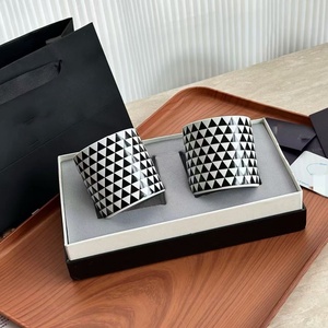 Luxury Irregular Lines Relax and Enjoy Aromatherapy Scented Soy Wax <b>Candle</b> for Gift Environmentally Friendly - Product Image 5