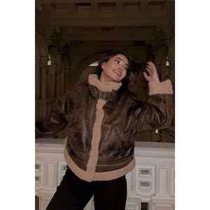 Chaqueta de Mujer con Detalle de Cinturón Marrón - Product Image 4