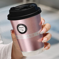 Rehaussez votre expérience café avec des gobelets en papier personnalisés à double paroi de 16 oz, couleur or rose.