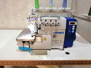 <span class=keywords><strong>Machine</strong></span> à surjeter à point de sécurité Jukis MO-6814S à entraînement direct, haute vitesse, 4 fils, 2 aiguilles, poids léger à moyen - Product Image 4