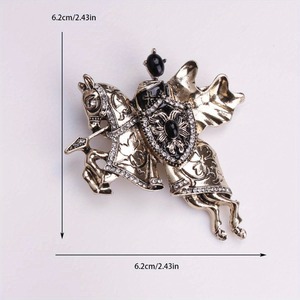 Broche classique en cristal Chevalier des Contes de Fées pour femmes et accessoires de badge équestre pour hommes - Product Image 5