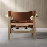 Fauteuils de salon en cuir véritable et bois massif, design vintage de haute qualité, confortables et modernes, conçus par des designers excellents.