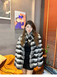 Capa de piel de zorro dorado para mujer, lujosa, elegante y moderna capa de piel de invierno - Product Image 2