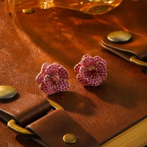 Pendientes de Botón Chapados en Oro de Moda para Mujer, Diseño Geométrico Retro de Palacio, Flor de Circonio, Regalo de Alta Gama - Product Image 4