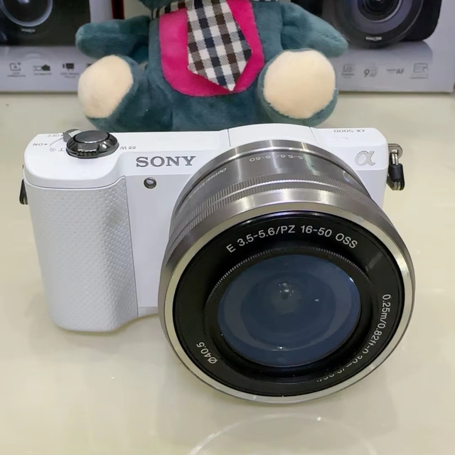 Original Used for A5000 with 16-50mm Lens 20.1MP APS-C DSLR Cameras SD Card Full HD Video