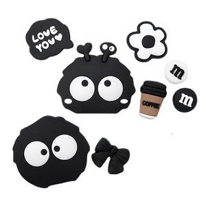 Accessoires DIY : Patchs en silicone souple Elf, Boucles de pantoufles, Supports pour casques et coques de téléphone, Supports de protection antichoc, Autocollants pour réfrigérateur - Product Image 1