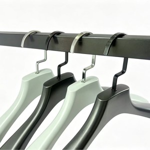 Cintre à épaules larges en plastique <span class=keywords><strong>pour</strong></span> costumes, avec bande antidérapante, sans trace, <span class=keywords><strong>anti</strong></span>-choc, <span class=keywords><strong>pour</strong></span> magasins de vêtements et hôtels, directement du fabricant - Product Image 6