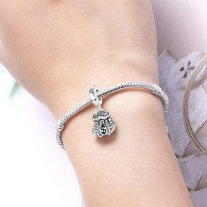 Esta bolsa de dinero de estilo vintage tiene un diseño único, discreto pero lujoso. Accesorios para bricolaje - Product Image 6