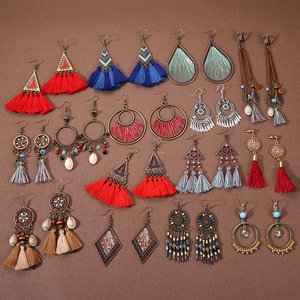 Boucles d'oreilles artisanales de style ethnique bohème rétro, clous à pampilles féminins pour les vacances, longues, thaïlandaises, personnalisées - Product Image 1