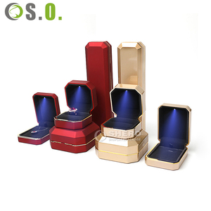 Boîtes à bijoux en plastique LED personnalisées bleues et blanches de qualité supérieure pour colliers, bracelets, bagues et boucles d'oreilles. - Product Image 2