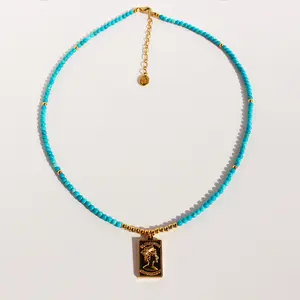 Niche Retro Natural Blue Turquoise Beaded Necklace Fashion Gold Queen Head Square Brand Pendant Clavicle Chain 491
