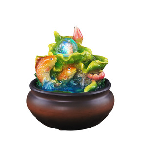 Fuente de agua decorativa de resina con peces koi para interiores, regalo para decoración del hogar u oficina. - Product Image 5