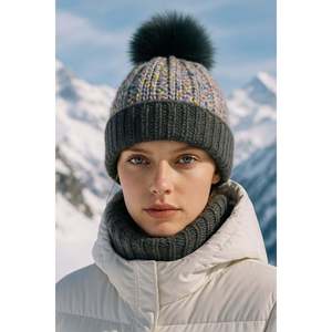 Gorro de Lana Negro para Mujer con Pompón BERE1142, Elegante Accesorio de Lana y Mezclas - Product Image 6