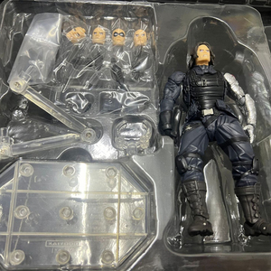 Kaiyodo Bucky Barnes ตุ๊กตาทหารเรโวเทคสำหรับฤดูหนาวของเล่นโมเดลตั้งโต๊ะทำจากพีวีซีที่น่าตื่นตาตื่นใจของขวัญวันเกิด - Product Image 1