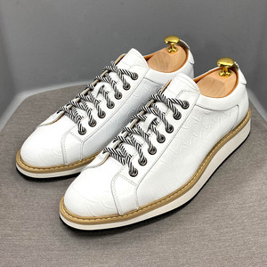 Chaussures en cuir décontractées pour hommes avec semelle épaisse Nouveau style Chaussures quotidiennes simples Design à lacets polyvalent à la mode Caractéristiques douces - Product Image 1