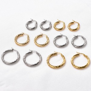 Boucles d'oreilles créoles torsadées minimalistes en acier inoxydable 20/25/30 mm pour femmes, couleur or, accessoires de bijoux pour piercing d'oreille - Product Image 5