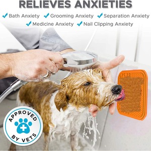 Alfombrilla de silicona para alimentación lenta de perros y gatos con espátula, cuenco para comer con base antideslizante y ventosas para la salud de tu mascota - Product Image 5