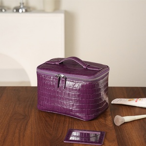 Grande capacité, sac de lavage pour femme, alligator, design tendance personnalisé, trousse de toilette, sac à main en PU pour femme, sac à maquillage - Product Image 4