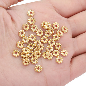 ลูกปัดสแตนเลสทรงดอกไม้ขนาด 4 มม. ชุบทอง สำหรับงาน DIY เครื่องประดับ - Product Image 3
