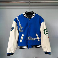 Blouson universitaire color block OEM/ODM pour homme, avec broderie main squelette sur manche, style streetwear, veste de baseball Letterman pour homme