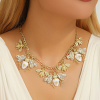Collier Pendentif Abeille et Coccinelle en Gros, Thème Insectes, Chaîne Maillons Plaqué Or, Bijoux de Mode, Accessoires, Collier Abejas