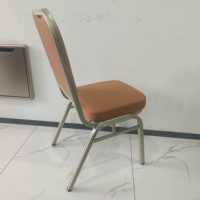 Chaise de banquet de luxe en gros, élégante, en fer, empilable, pour la location, idéale pour la restauration en extérieur et l'hôtellerie