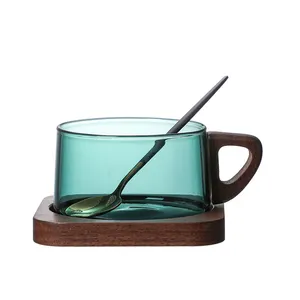 个性化咖啡杯供应商制造200毫升6.7ozr玻璃杯，带木柄和勺子及木质底座