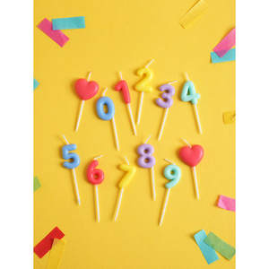 Collection de 12 numéros faits à la main Happy Birthday Bougies pour les fêtes Bars Décoration de la maison Nouvel An Halloween Fabriqué à partir de cire - Product Image 1