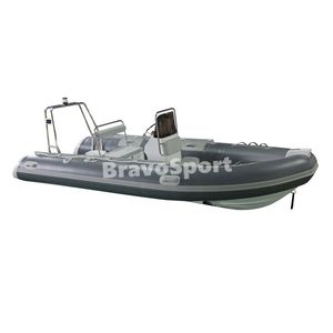 RIB 520, Bote Neumático Rígido de Fibra de Vidrio con Barra Antivuelco de Acero Inoxidable en Venta - Product Image 3