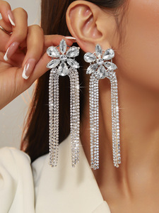 Boucles d'oreilles de luxe à longues pampilles entièrement ornées de strass, élégantes et haut de gamme, pour mariée, plaquées or, pour soirées, en alliage de zinc - Product Image 4