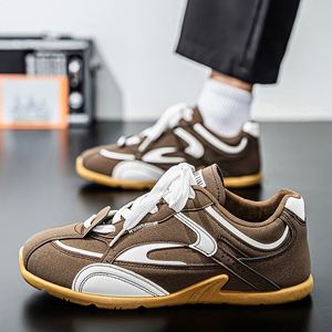 รองเท้าผ้าใบผู้หญิงหนังแท้คุณภาพสูง สไตล์สปอร์ตย้อนยุค พื้นเรียบ ใส่เดินสบายๆ รองเท้าลำลอง รองเท้าสเก็ตบอร์ดสำหรับผู้หญิง - Product Image 1