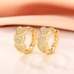 Orecchini a Cerchio a Forma di Cuore per Donne con Accento di Cristallo per Gioielli alla Moda - Product Image 3