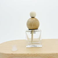 Flacon de parfum de voiture en verre carré noir mat de 10 ml, vide et rechargeable, avec bouchon à vis, pour diffuseur à bâtonnets, emballé - Vente directe usine