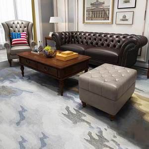 Canapé trois places de style country américain pour salon, en cuir de vachette pleine fleur, cuir huilé, avec boucle vintage, couleur rouge bordeaux - Product Image 2