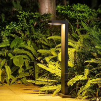 Lampadaire LED carré noir mat étanche IP66 avec tête courbée en aluminium pour extérieur, aménagement paysager, villa, pelouse, allée, cour