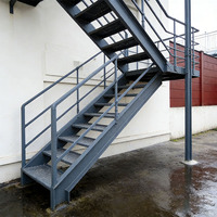 Escalier en acier inoxydable de qualité supérieure personnalisé, structure métallique durable avec revêtement en poudre pour villa, intérieur/extérieur, design moderne, marque HTS