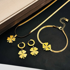 Conjunto <span class=keywords><strong>de</strong></span> Joyería <span class=keywords><strong>de</strong></span> Acero Inoxidable Dorado para Mujer: Cadena <span class=keywords><strong>de</strong></span> Serpiente con Mariposas, Tobillera <span class=keywords><strong>de</strong></span> Playa, Pendientes <span class=keywords><strong>de</strong></span> Trébol <span class=keywords><strong>de</strong></span> Cuatro Hojas y Collar - Tendencia - Product Image 2