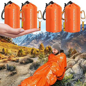 Sac de couchage thermique d'urgence léger en film polyester avec sifflet - Product Image 1