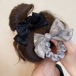 ที่คาดผมโบว์สีเงินสไตล์เกาหลี เครื่องประดับผมแบบยืดหยุ่นหรูหรา - Product Image 1