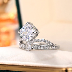 Anello di Lusso a Forma di Corona e Goccia per Donne, Gioiello da Dito in Stile Principessa - Product Image 6