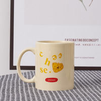 Mug en céramique à motif de dessin animé mignon de style graffiti inspiré d'Instagram, grande capacité, compatible micro-ondes, boîte en carton écologique
