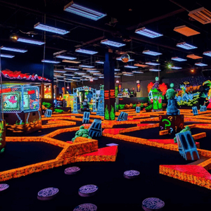Conception et planification de parcours de mini-golf à lumière noire Monster Glow, installation de golf néon interactif personnalisée pour parc d'attractions intérieur - Product Image 1