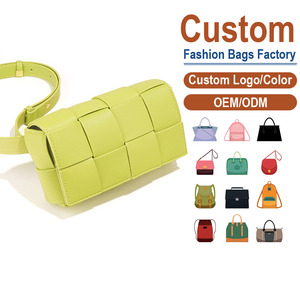 Bolso de Hombro Geométrico Vintage de Cuero Dividido Premium, Diseño Tejido de Grano Completo, Silueta Cuadrada Estructurada, Correa Ajustable - Product Image 1