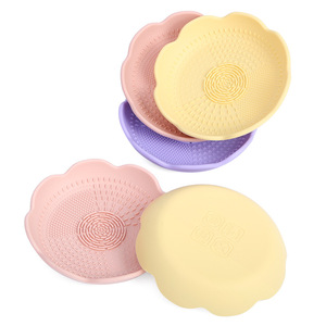 Support de nettoyage pour pinceaux de maquillage en silicone avec drainage pour usage domestique, design pliable - Product Image 1