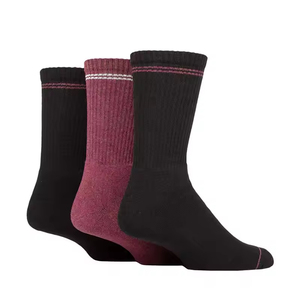Chaussettes de sport rétro à deux bandes avec logo personnalisé de haute qualité, en mélange de coton respirant et confortable, idéales pour les tenues décontractées et les équipes. - Product Image 5
